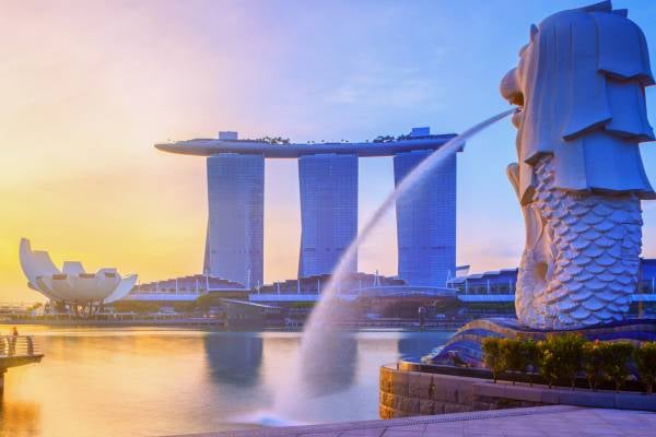 Fountain in Singapore at dusk
