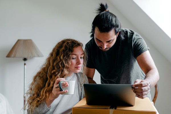 Couple applying for a US visa