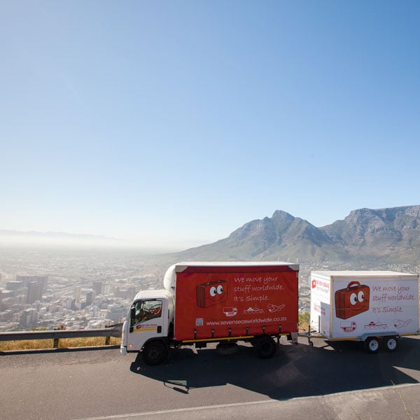 Moving containers for international removals
